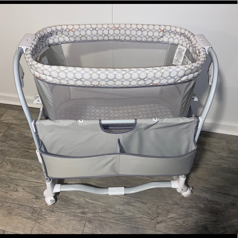 Baby bedside crib